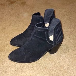Women's black shoes